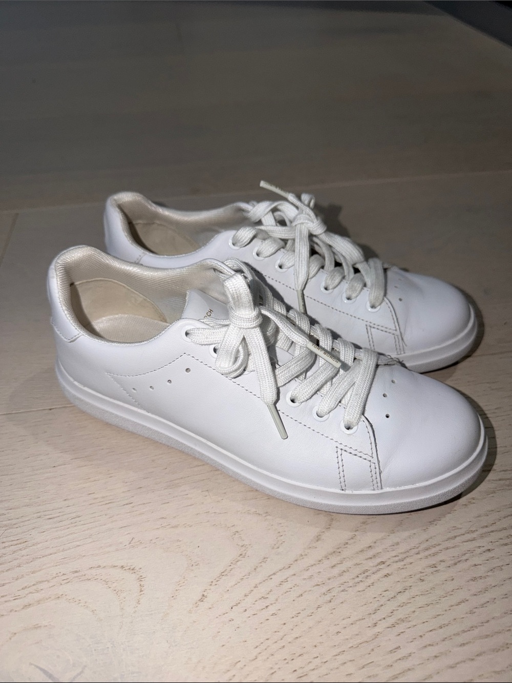 Tory Burch Howell Sneakers Size 7.5 M White Gold Logo Casual Classic Comfy - Picture 5 of 10
